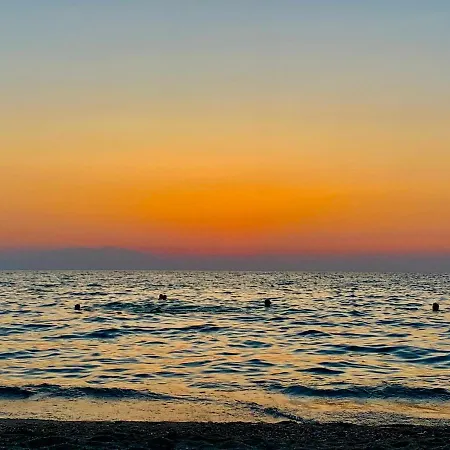 بيت للعطل 2 On The *