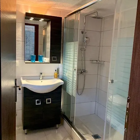 2 On The بيت للعطل فوركا